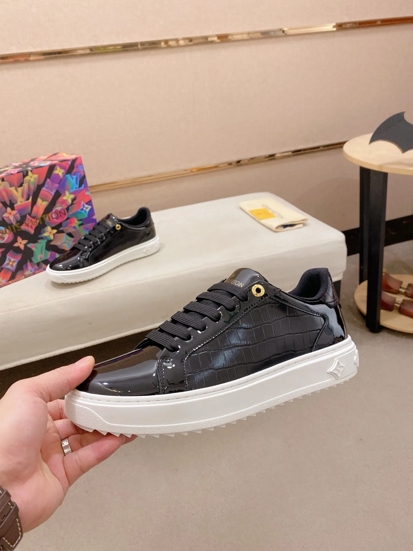 Men's shoes💰: 540💰(Niuli: full package) louis vuitton (Louis Vuitton/lv) top 🔍🔍 new models are on sale at the same time at the counter. The upper 🇮🇹 is imported from Italy, first-layer cowhide, and the lining is fully imported cowhide. 💪💪, completely 1⃣️ to 1 ⃣️Re-engraved🇮🇹💪💪, ⚠Sole: The original sole is specially provided by the original factory, the exclusive movable molded sole is super comfortable, ⚠The original factory follows the order, 🔍🔍high quality, you can enter and exit the counter at will, welcome to compare⚠. Code number:38-44